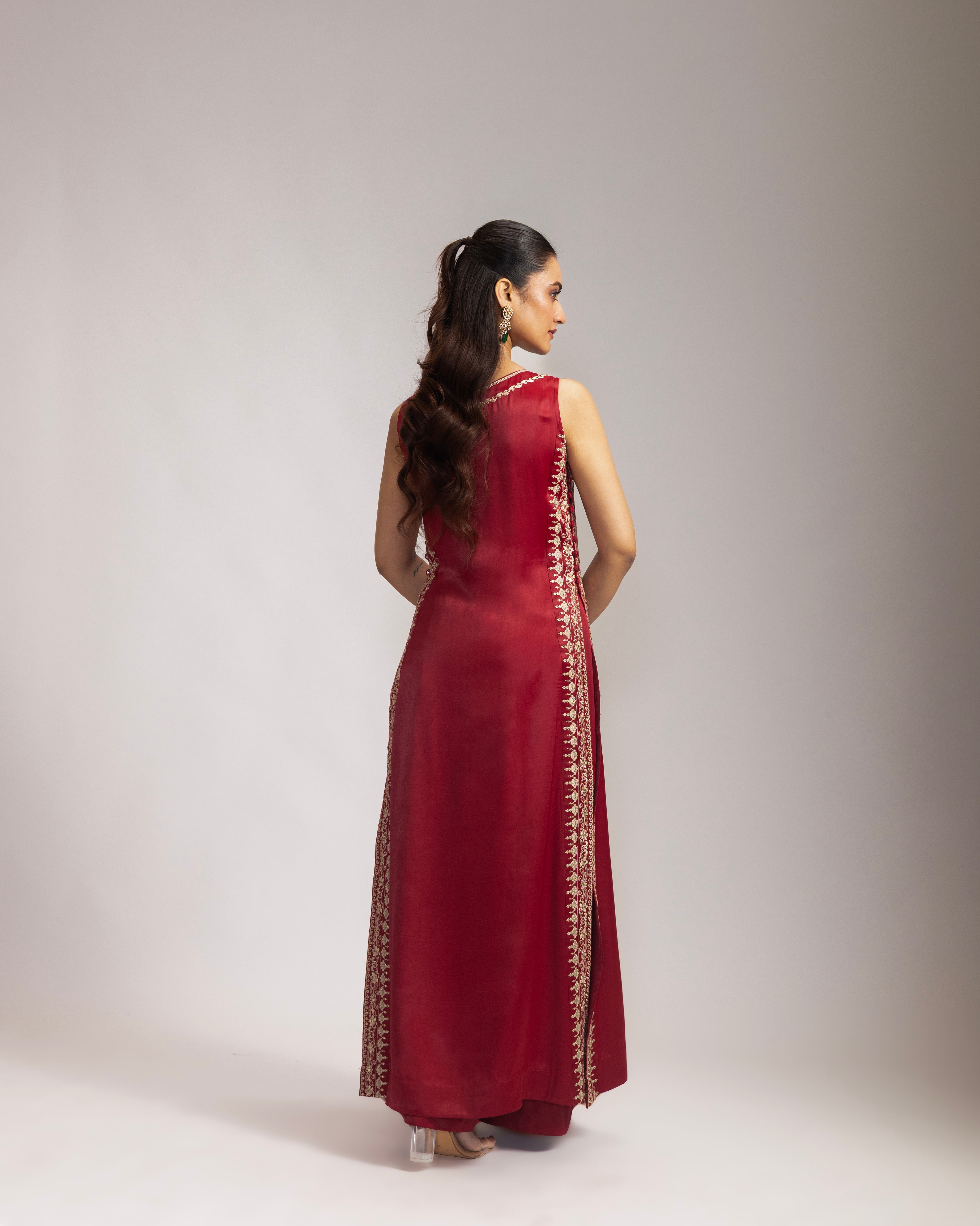 Tiyah – Empress Red (Sleeveless)