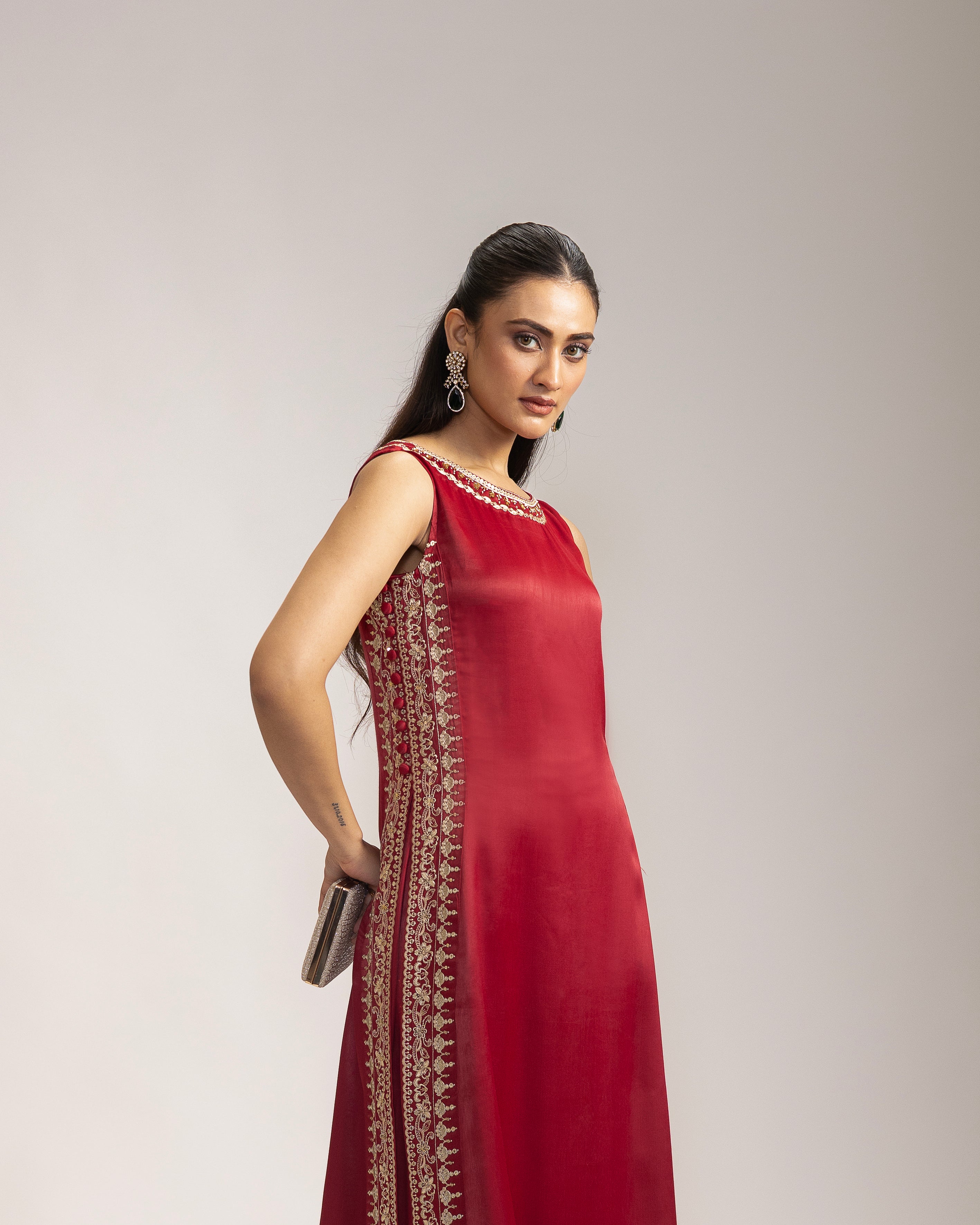 Tiyah – Empress Red (Sleeveless)