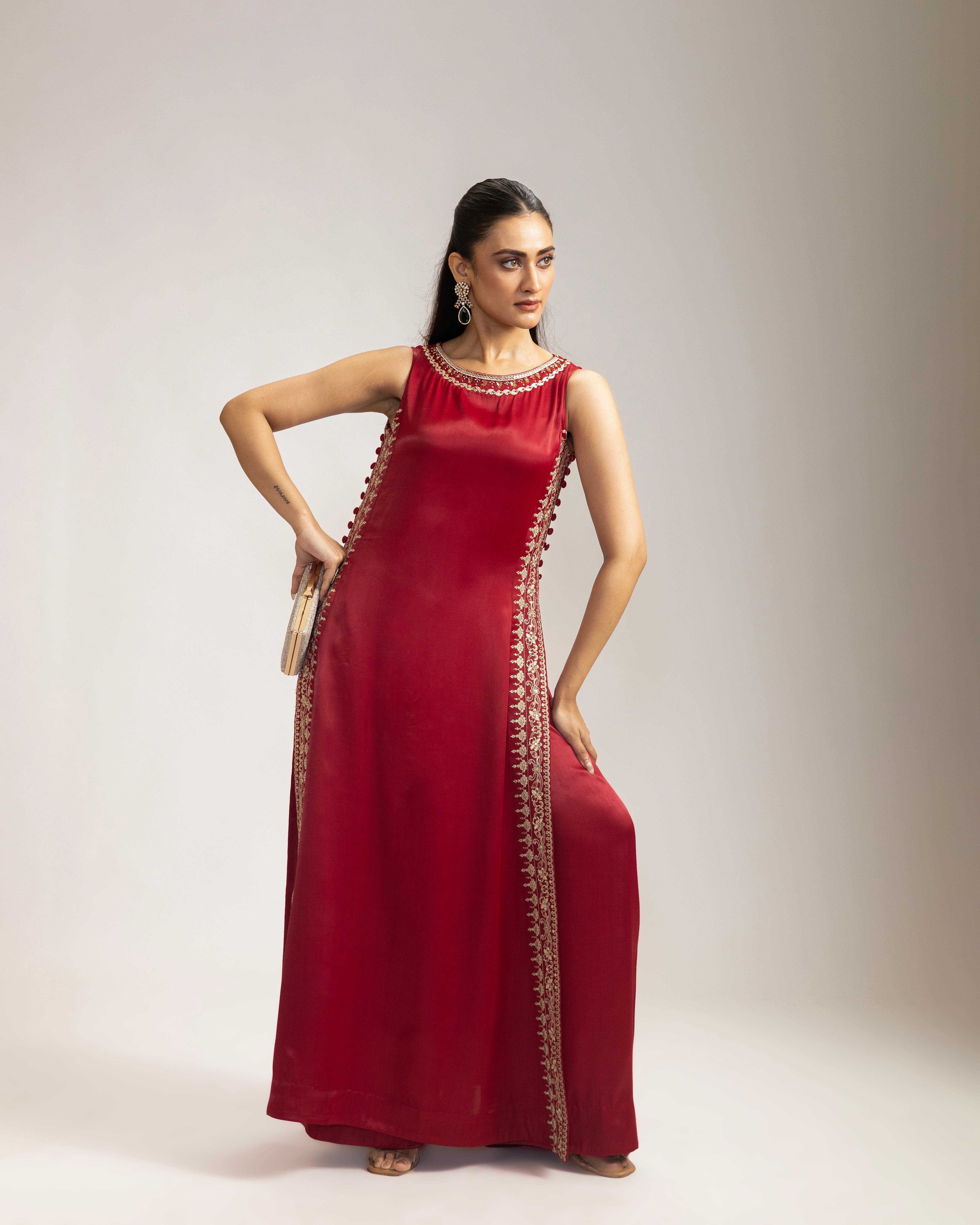 Tiyah – Empress Red (Sleeveless)