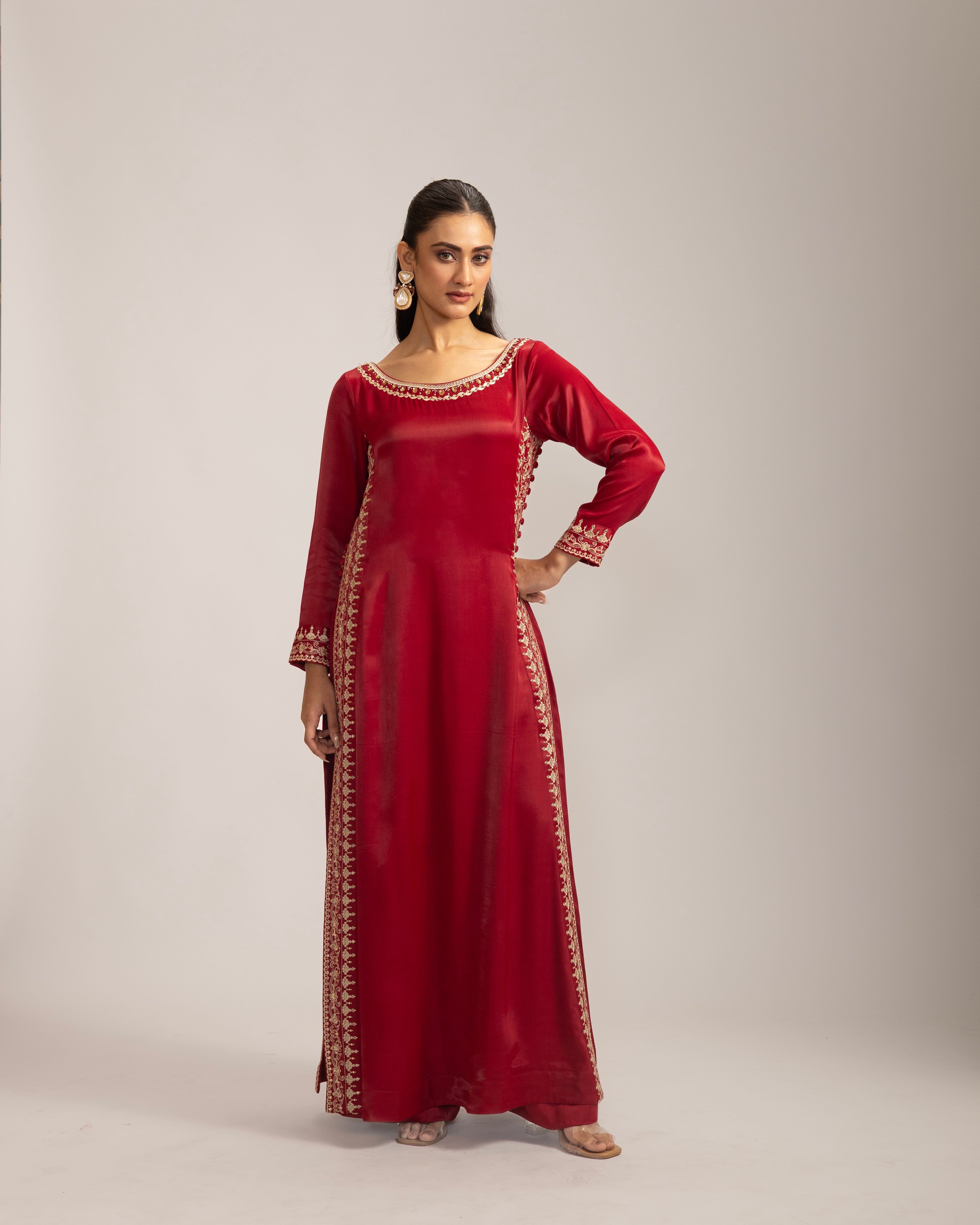 Tiyah – Empress Red