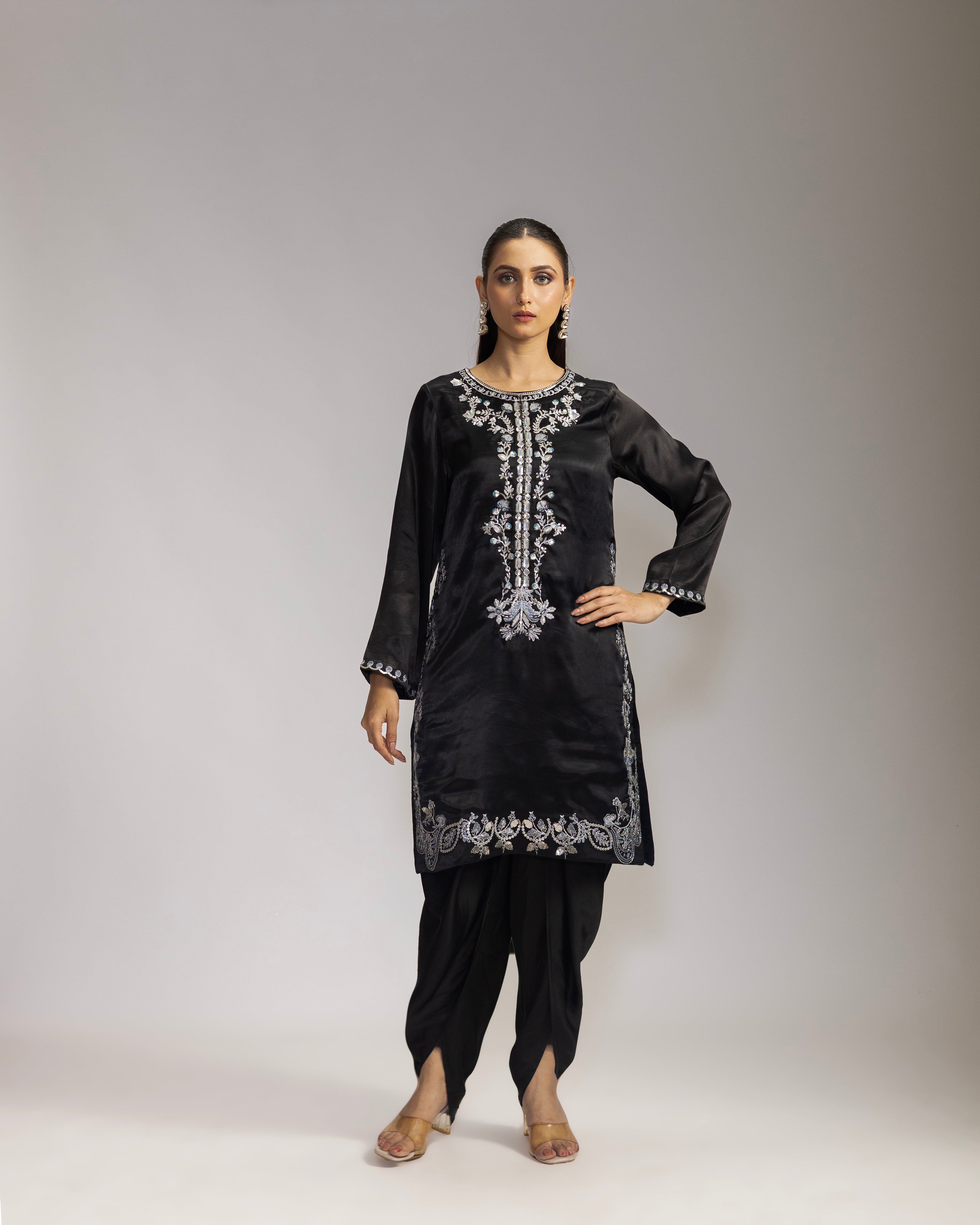 Riviera – Black