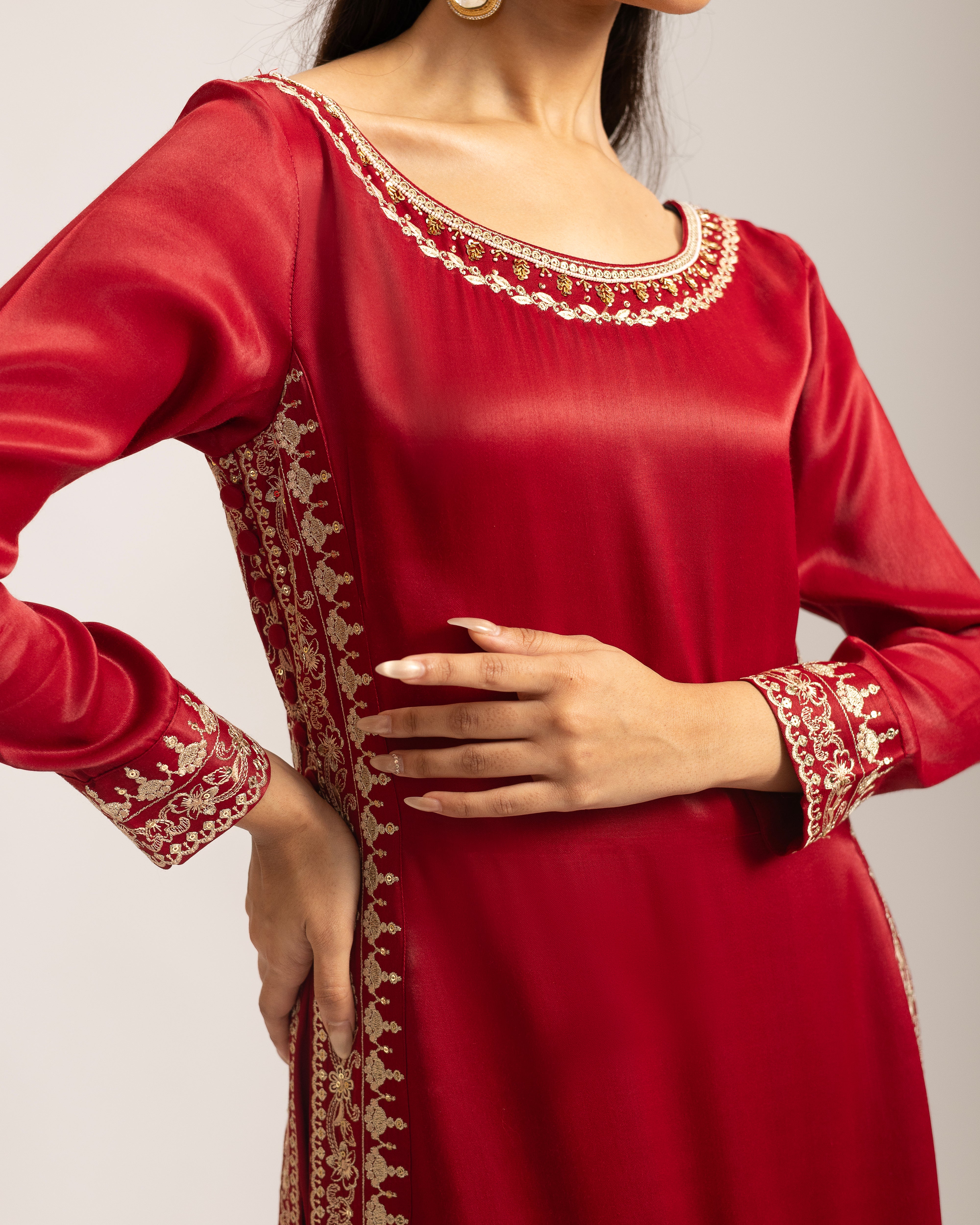 Tiyah – Empress Red