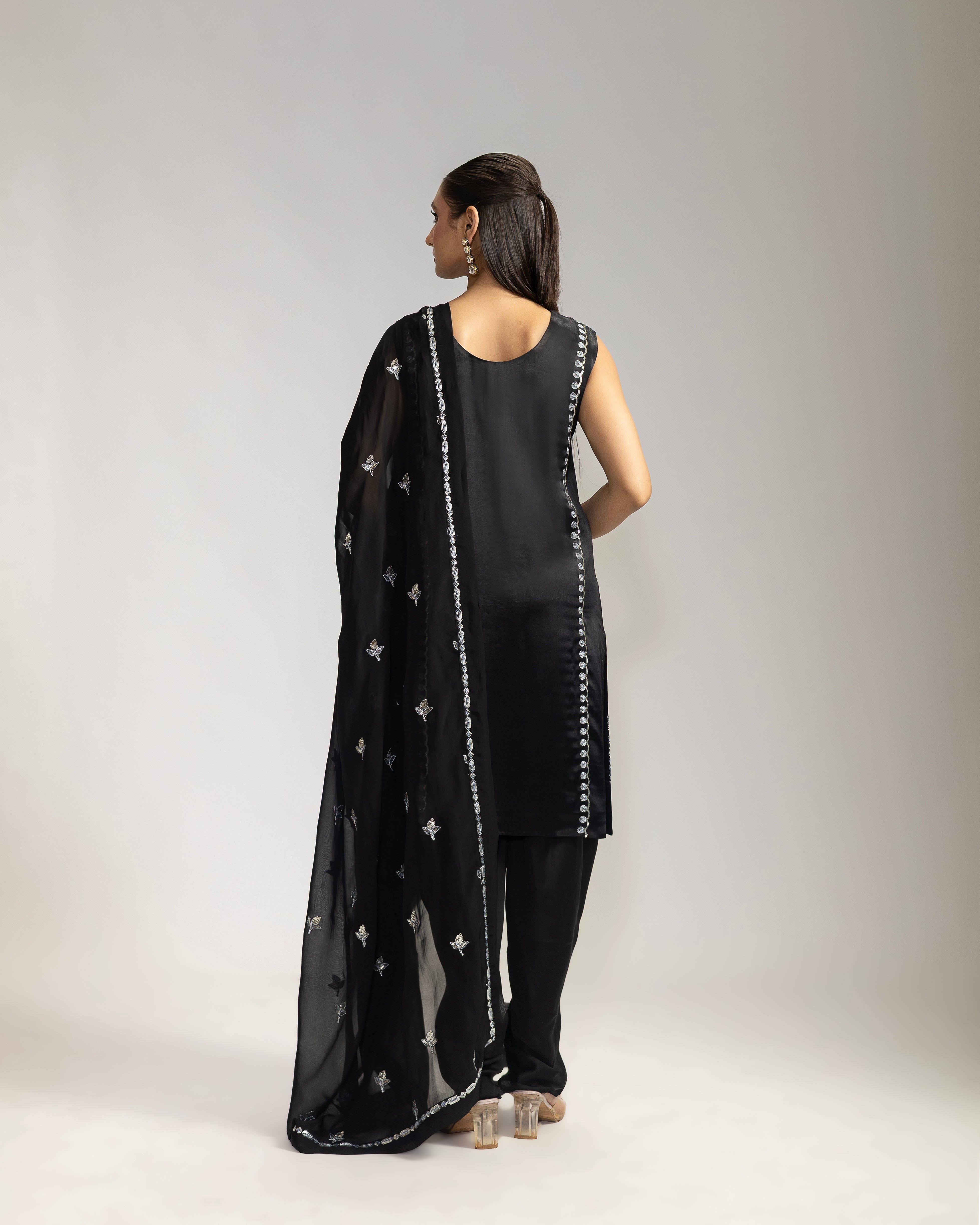 Riviera – Black