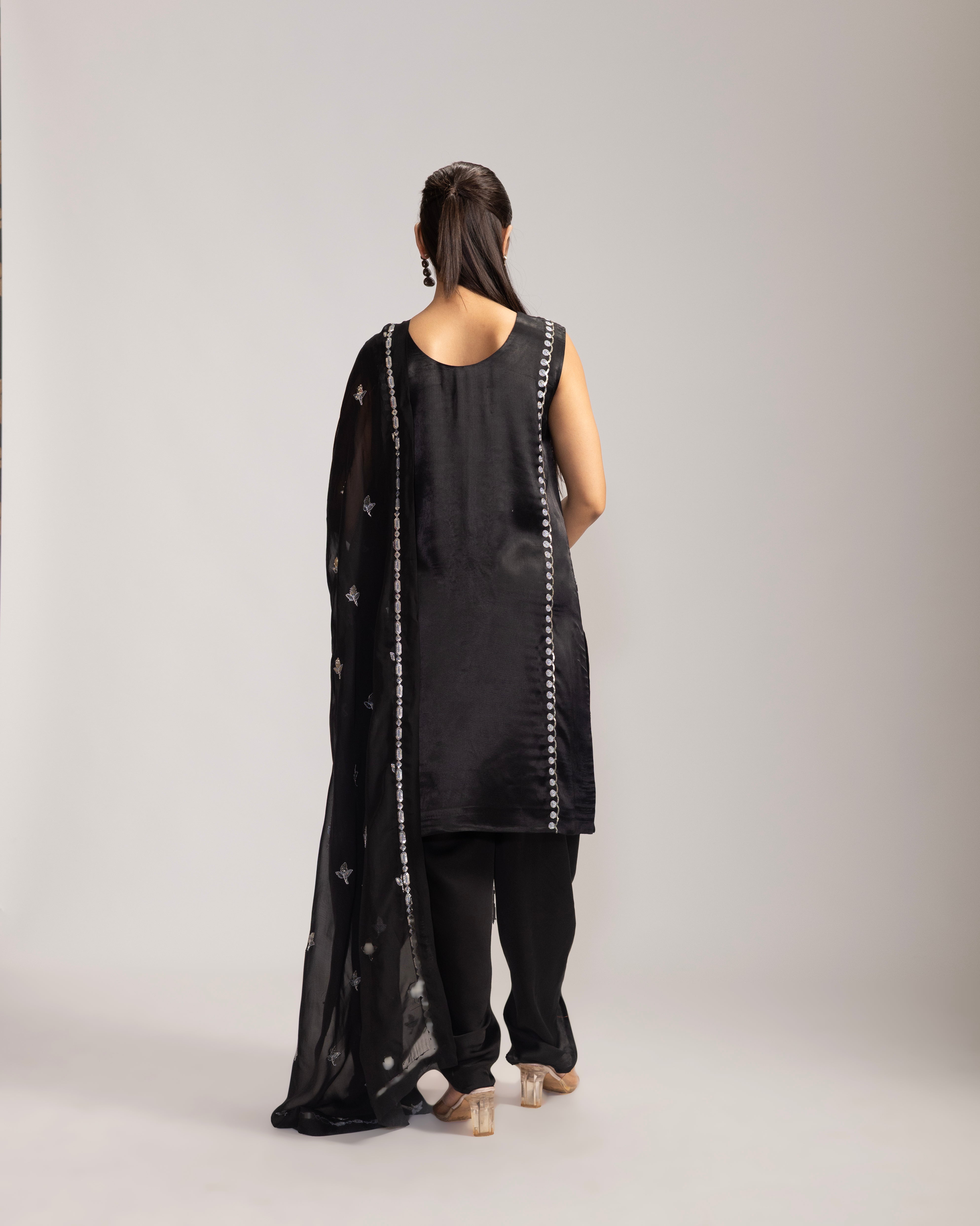 Riviera – Black (Sleeveless)