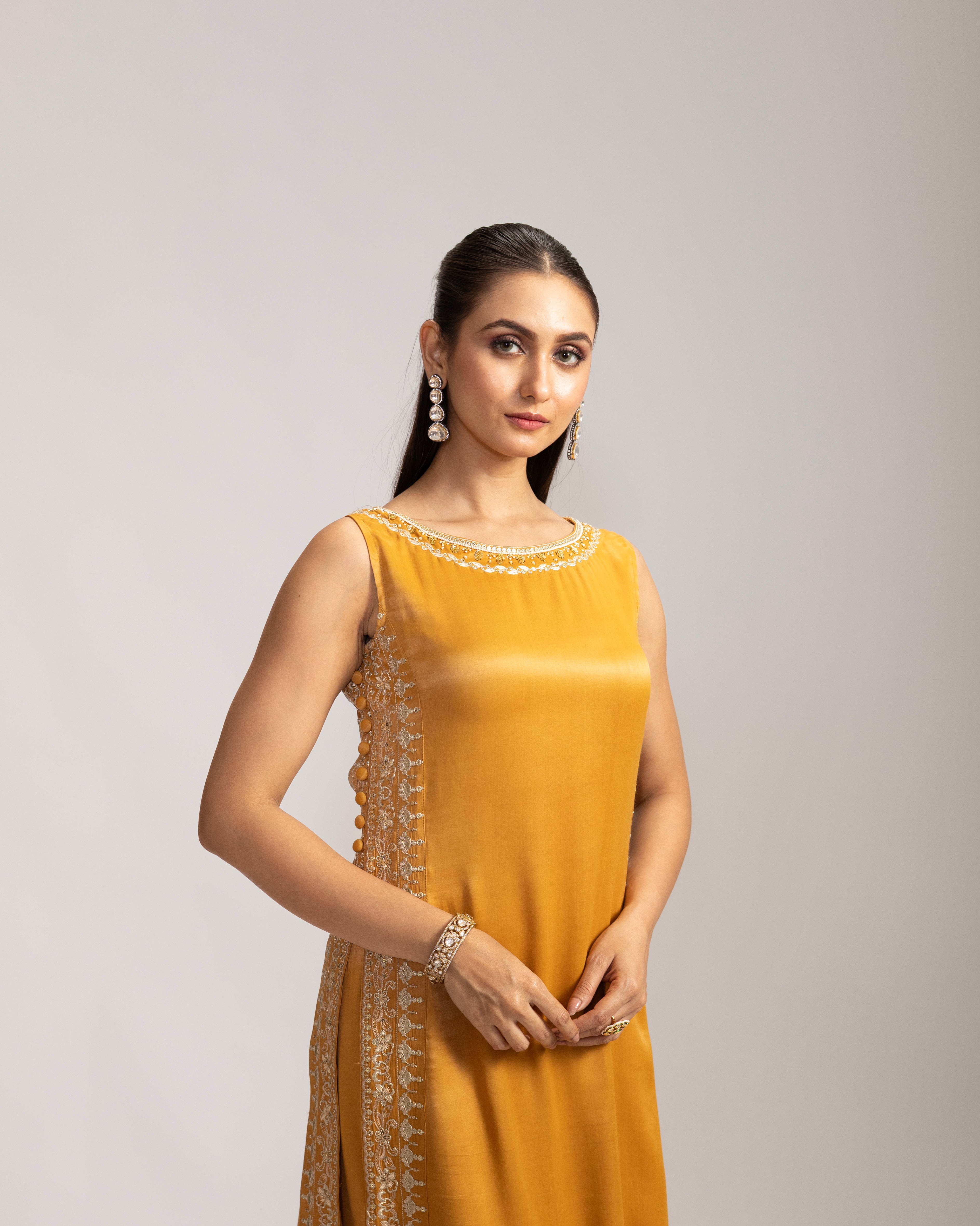 Tiyah – Mustard (Sleeveless)