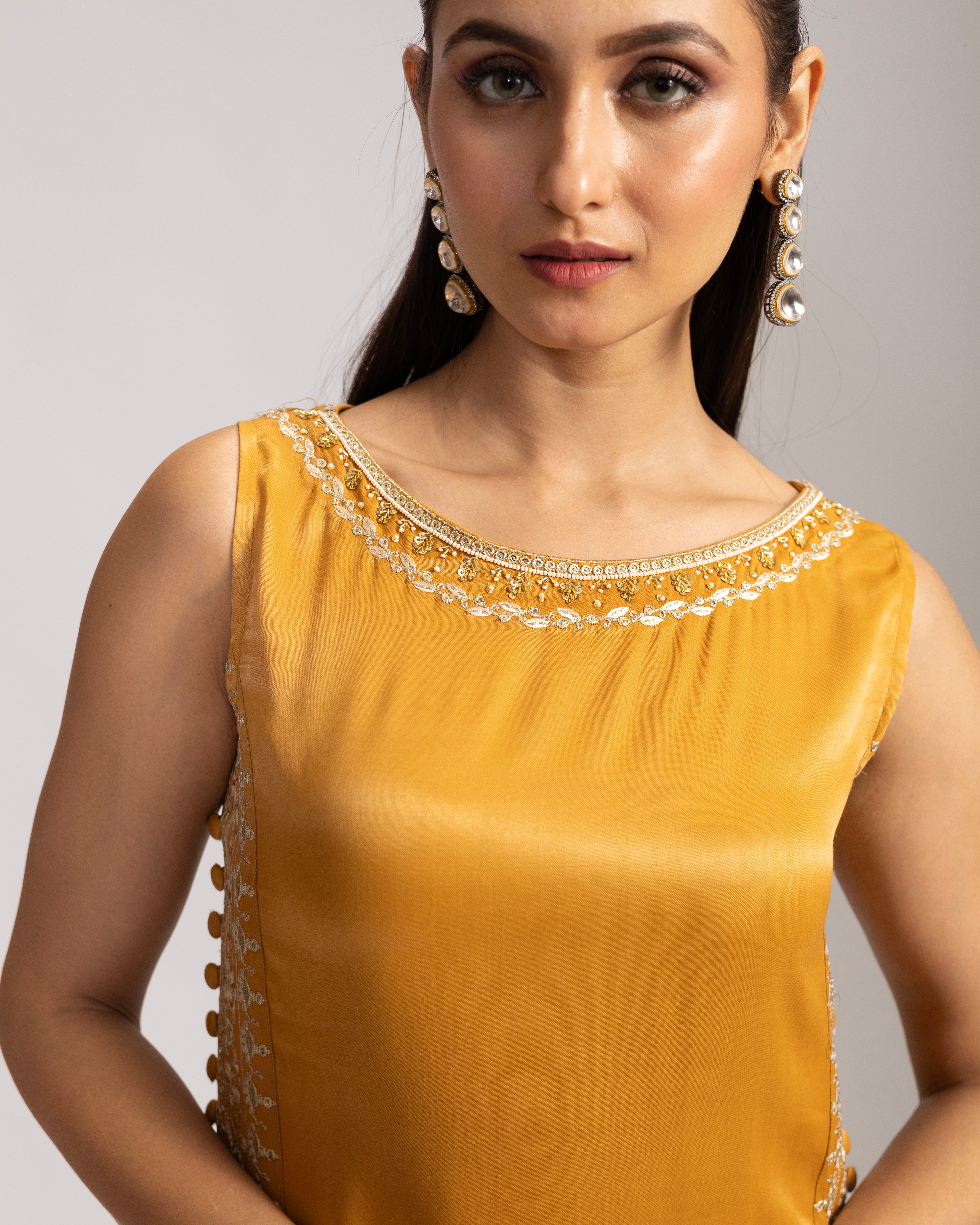 Tiyah – Mustard (Sleeveless)